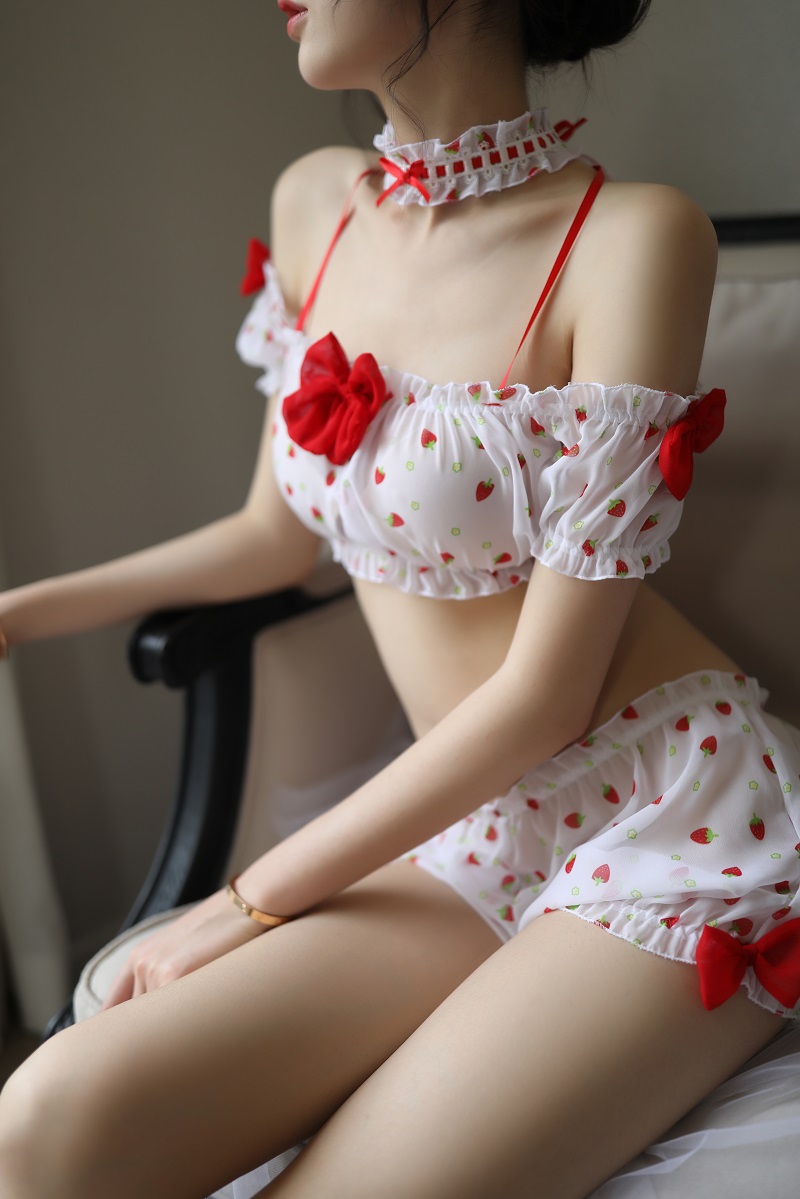 情趣内衣新款一字肩可爱少女公主内衣日式草莓套装
